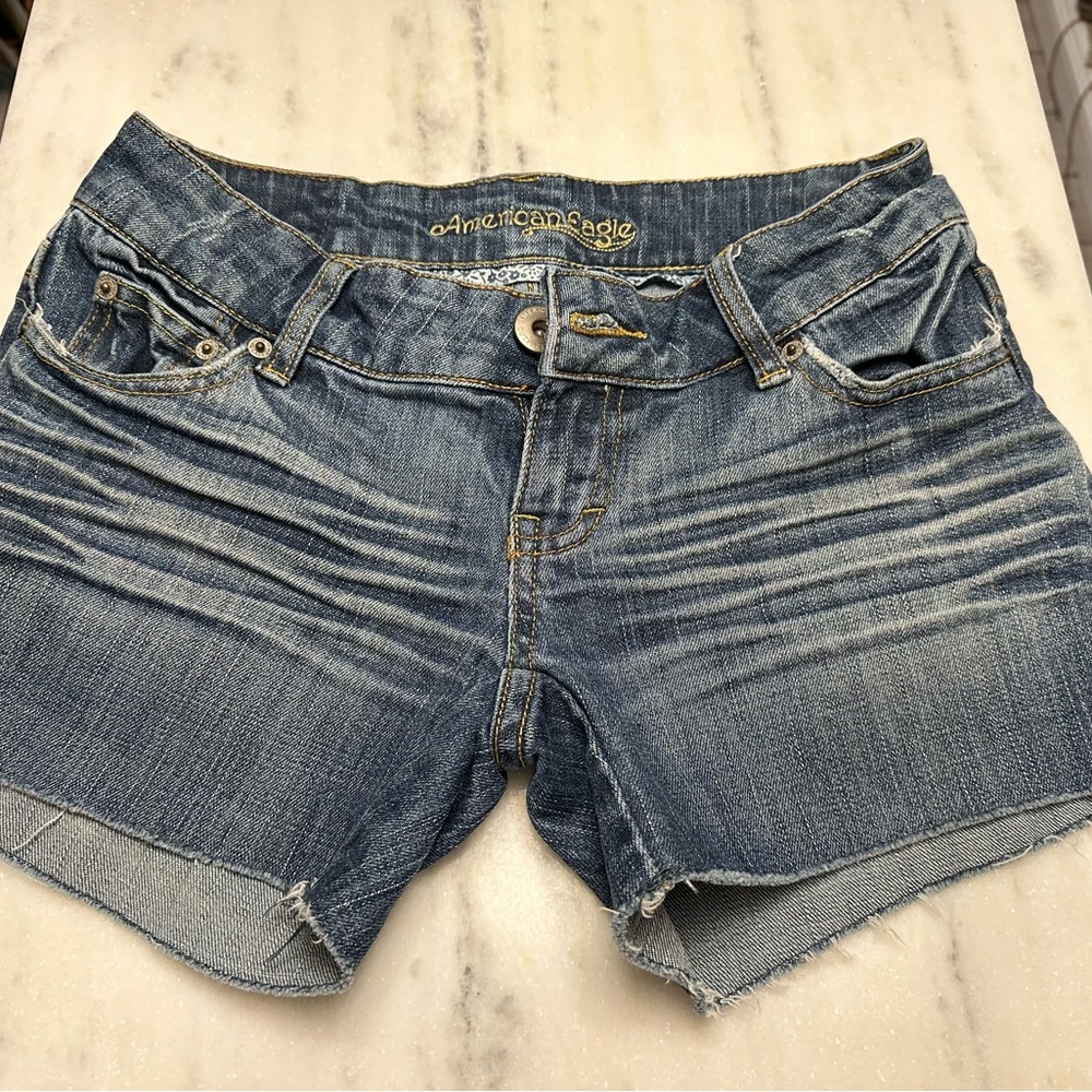 THE BeSt Jean Shorts Ever!!!! Worn in look, super soft stretchy denim